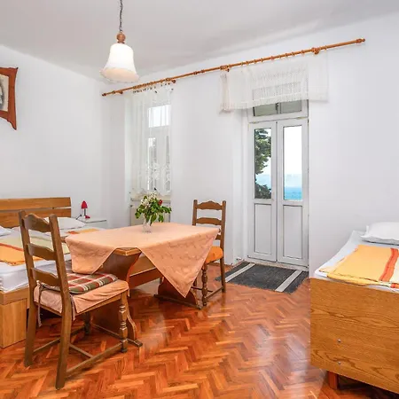 2 Bedroom Stunning In Apartment