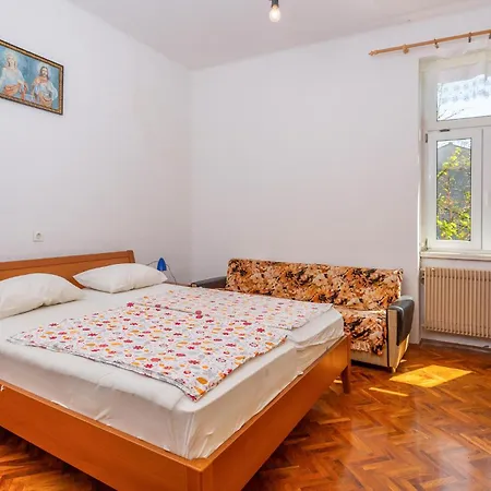 2 Bedroom Stunning In Apartment *